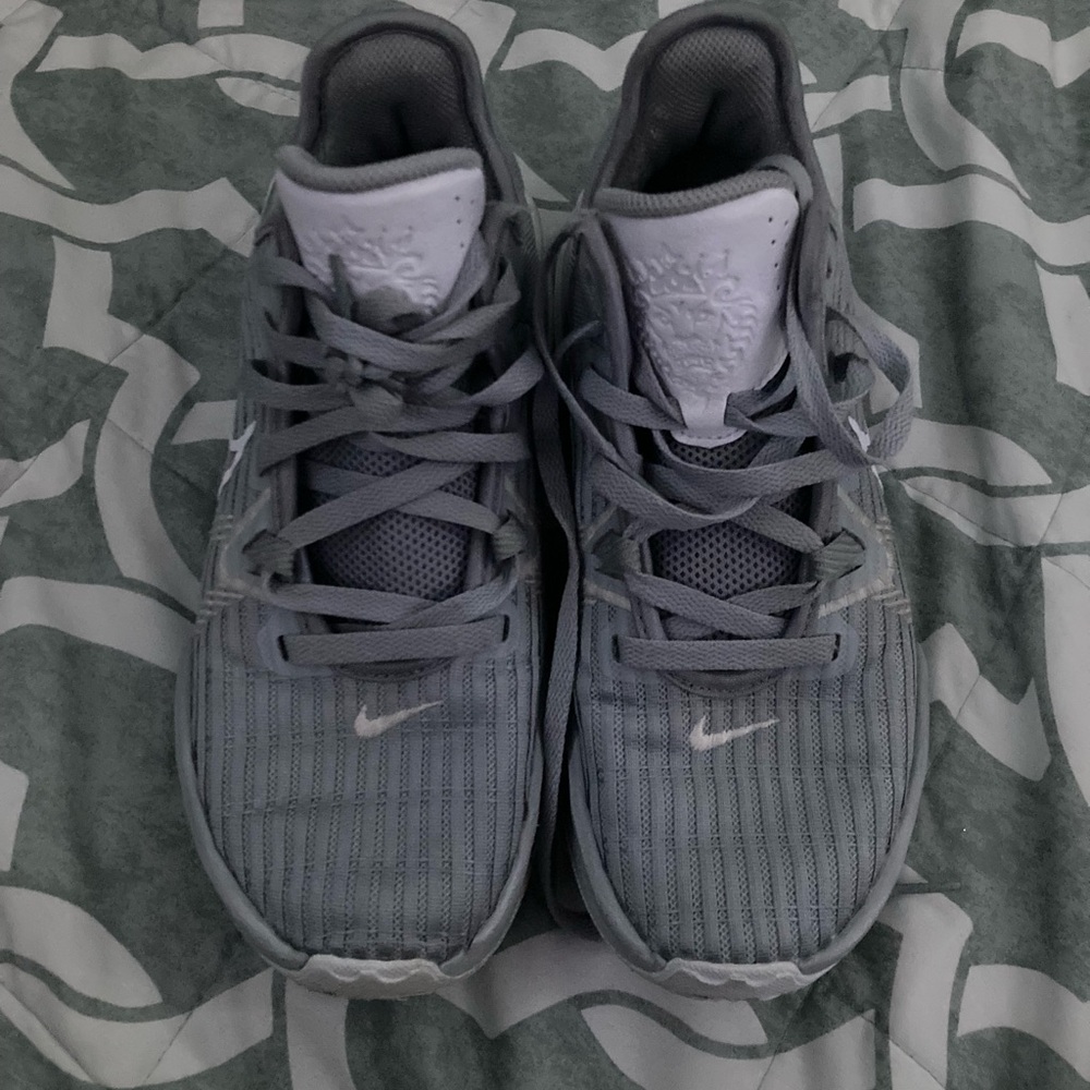 Nike 2022 LeBron Witness 6 Wolf Grey Basketball Shoes